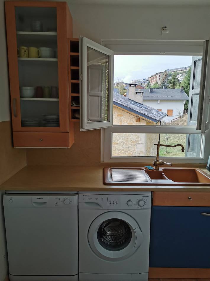 Apartamento entero, Apartamento vacacional "Foun Vive" con balcón y vistas a la montaña in Font-Romeu-Odeillo-Via, Parque Natural Regional de los Pirineos Catalanes