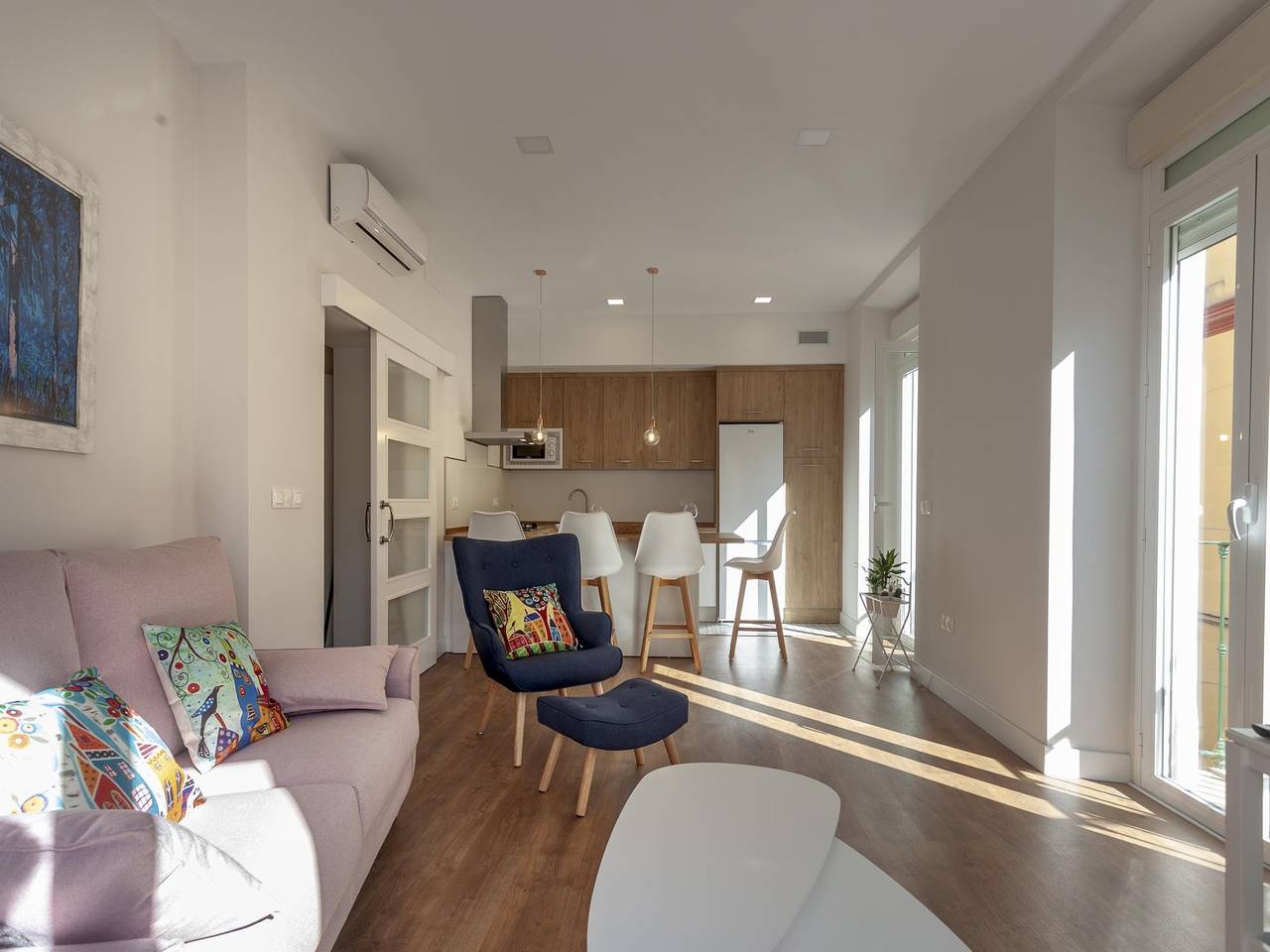 Apartamento vacacional entero, Rd Aparcamiento Incluido Triana. Luminoso & Cómodo apartamento 2D + 2B in Central Seville, Sevilla