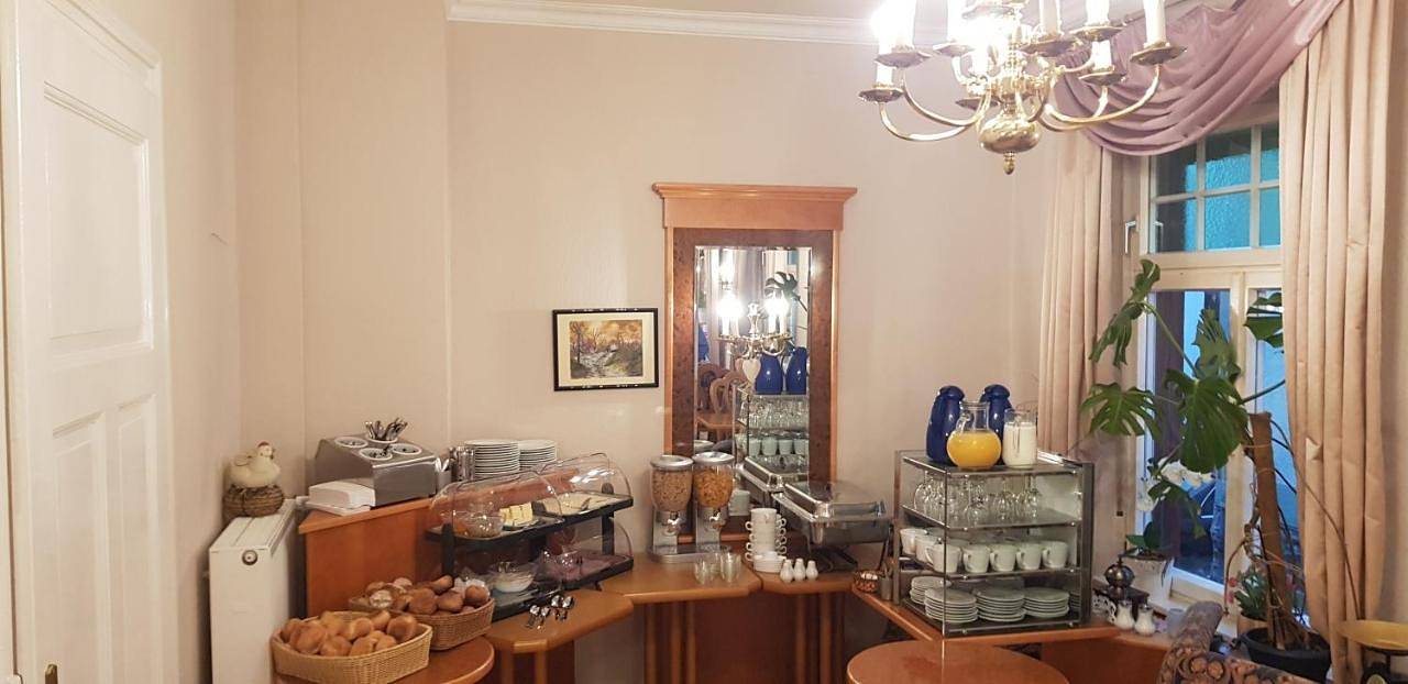Cafe-Konditorei-Pension Sander in Niederfell, Osteifel
