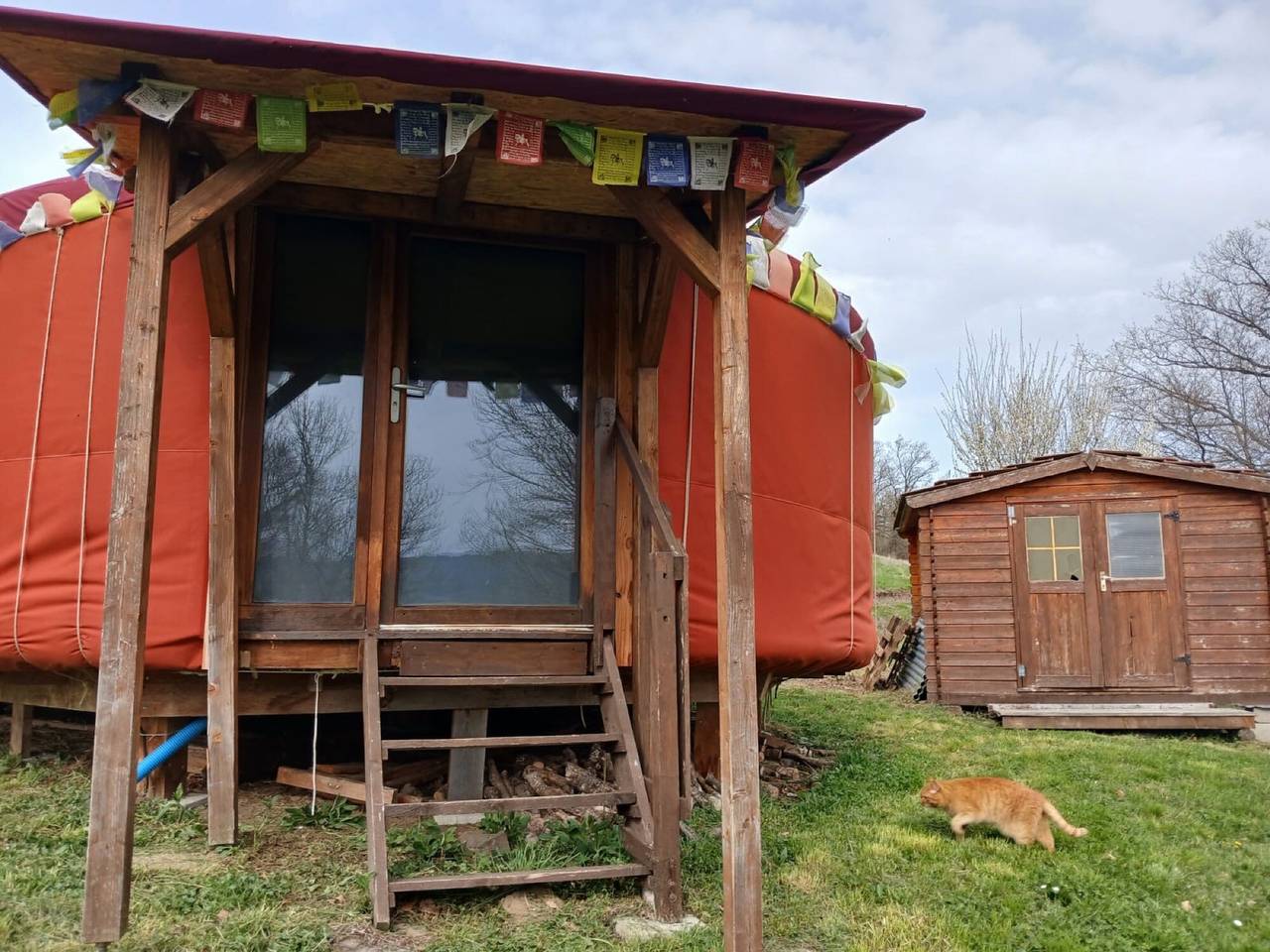 Chambre d’hôtes « Yourte » avec vue sur la montagne et jardin partagé in Beaulieu (Haute-Loire), Haute-Loire