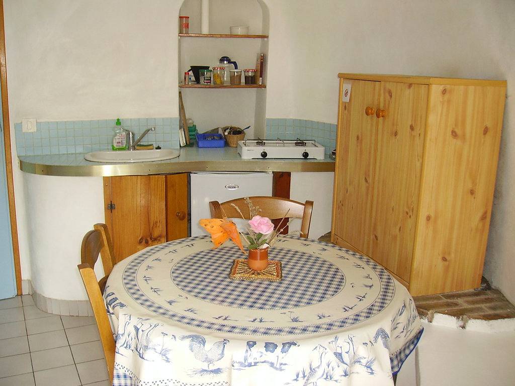 Caselle de bergers en pierres sèches in Lalbenque, Massif central