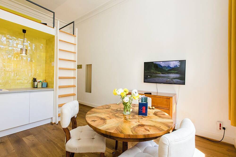 Ganze Wohnung, Großzügiges Studioapartment mit Schlafgalerie in Köln, Rheinland