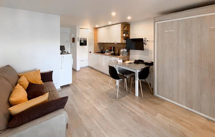 Apartamento vacacional entero, Refugio junto al mar: acogedor apartamento con terraza y aparcamiento cerca de la playa in Agay, Saint-Raphaël (Var)