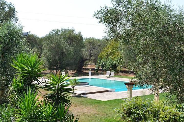 Villa per 9 persone, con Balcone e Idromassaggio nonché Terrazza e Giardino a Oria