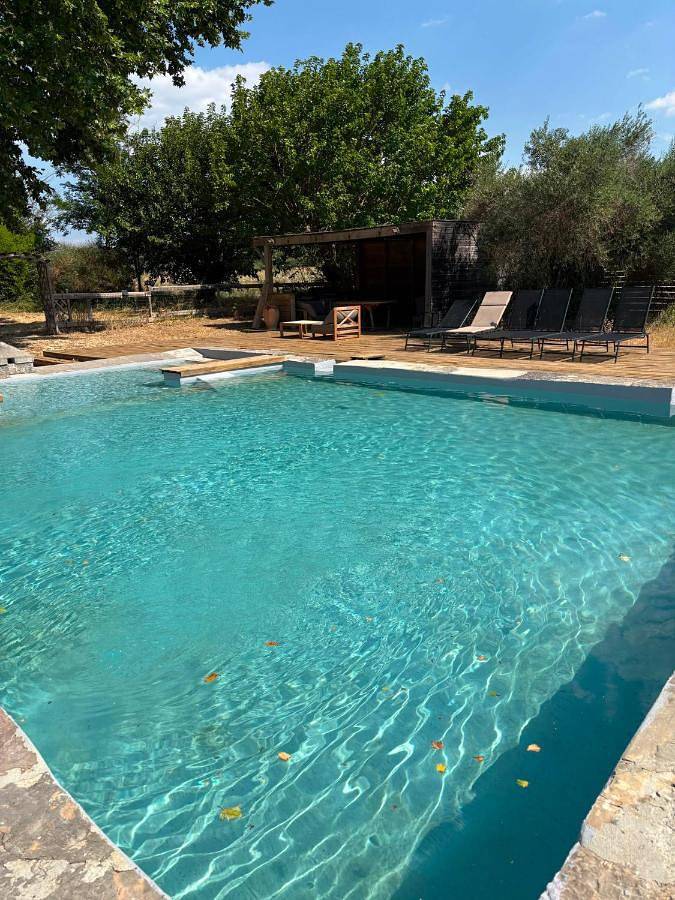 Gîte pour 2 personnes, avec Terrasse ainsi que Jardin et Piscine à Tourves