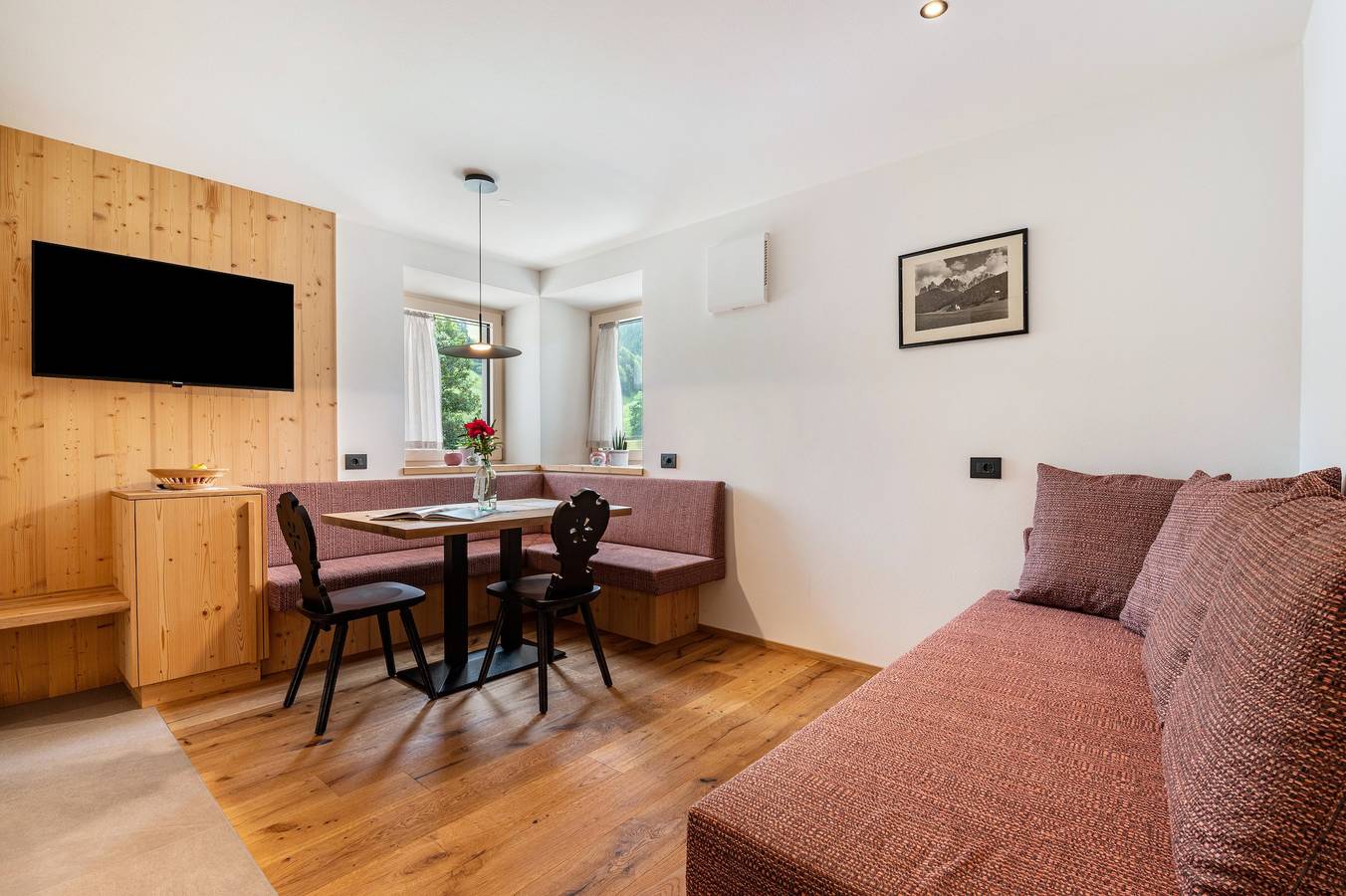 Ganze Wohnung, Ferienwohnung 'Villa Anna Apartment Geisler' mit Bergblick, privater Terrasse und Wlan in St. Peter (Bozen), Villnöß