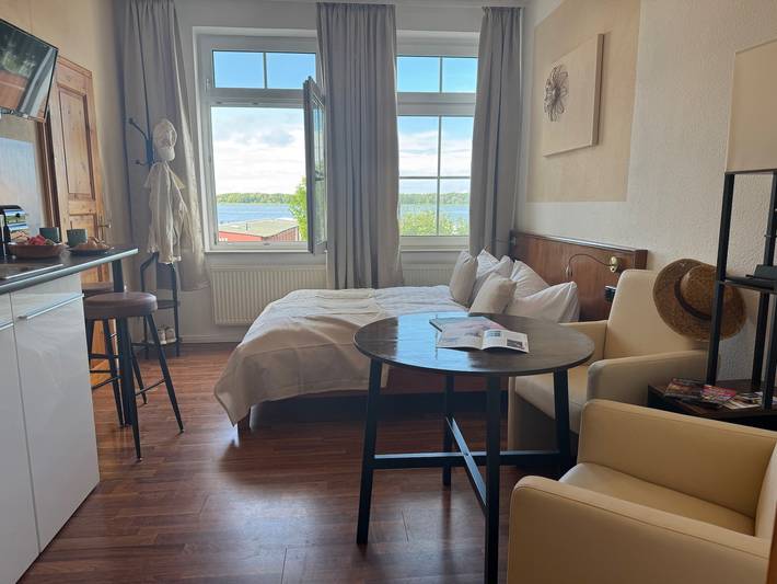 Ferienwohnung für 2 Personen, mit Seeblick und Terrasse in Ribnitz-Damgarten