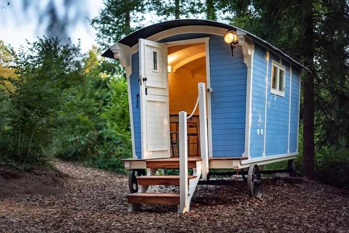 Location de vacances pour 2 personnes, avec terrasse ainsi que jardin et vue à Condat-sur-Ganaveix - 2