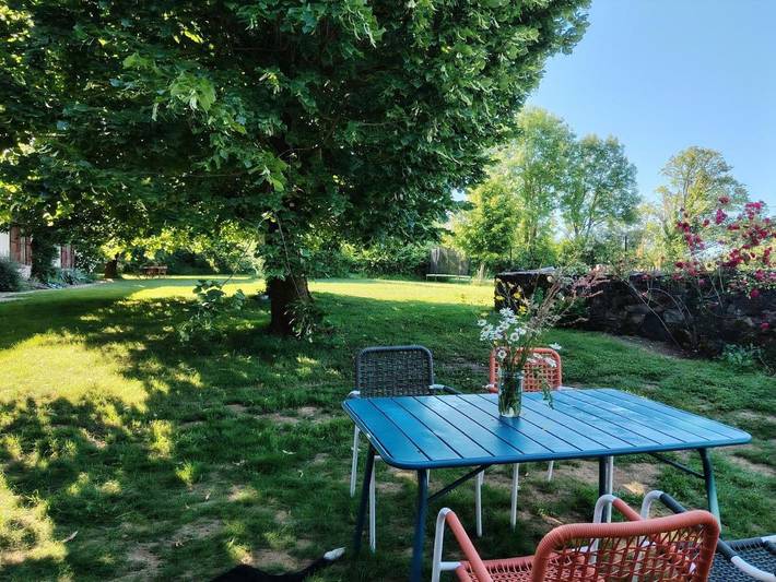 Location de vacances pour 4 personnes, avec Terrasse et Jardin ainsi que Piscine et Vue à Saulgond