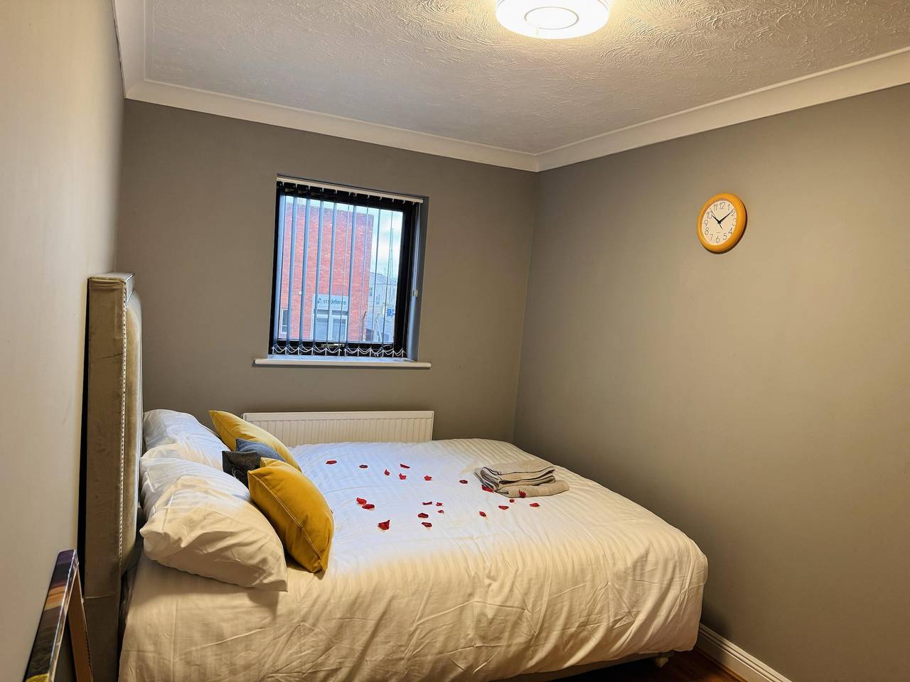 Entire holiday apartment, Stunning 2-Bed Apartment in Gosport in Gosport, Hampshire