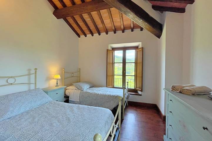 Location de vacances pour 14 personnes, avec jardin et balcon à Camporgiano - 4