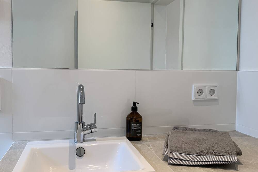 Ganze Wohnung, Moderne Ferienwohnung mit Innenhof in Brohl-Lützing, Osteifel