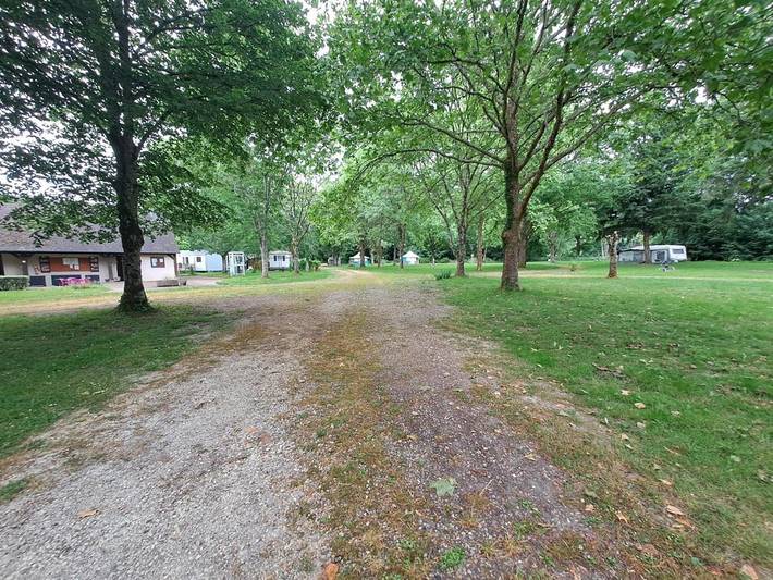 Location de vacances pour 4 personnes, avec terrasse à Ivoy-le-Pré - 2