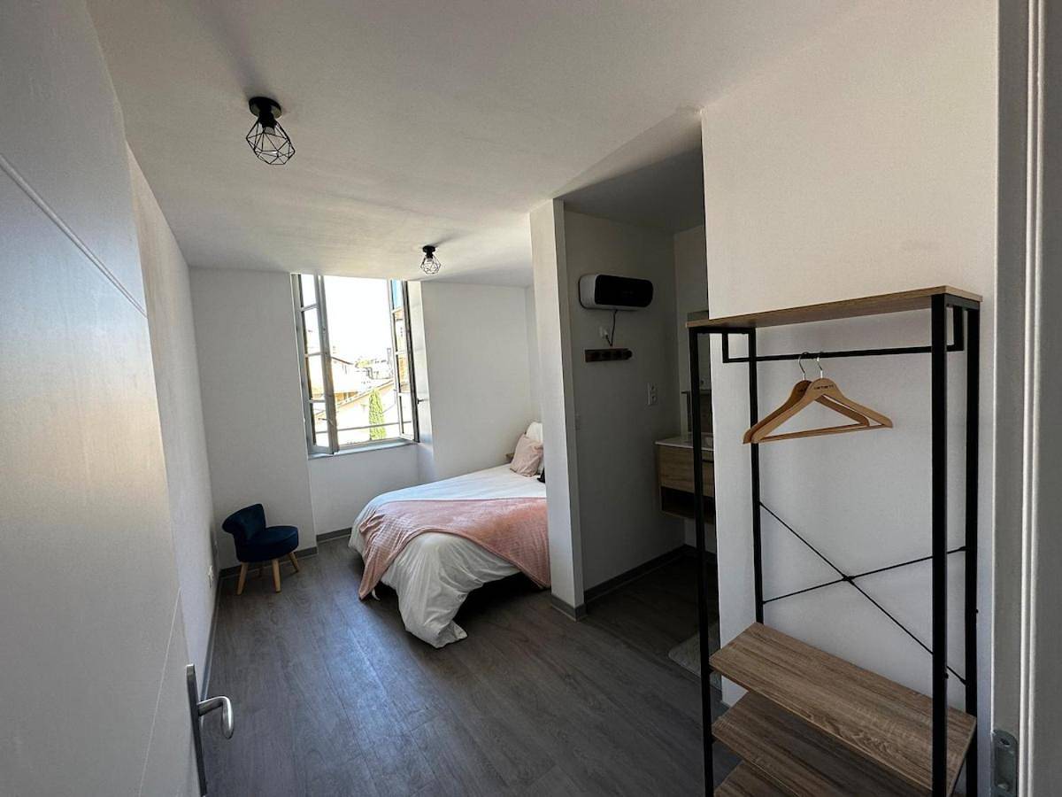 Plein centre, parking jardin 4 chambres in Foix, Ariège