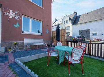 Ferienwohnung für 11 Personen, mit Terrasse und Garten in Longkamp