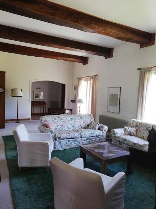 Location de vacances pour 8 personnes, avec jardin ainsi que vue et piscine à Le Mesnil-sur-Blangy - 2