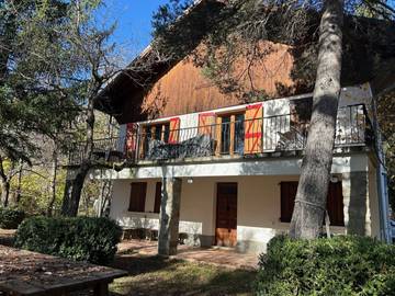 Gîte pour 16 personnes, avec balcon et jardin à Villars-Colmars