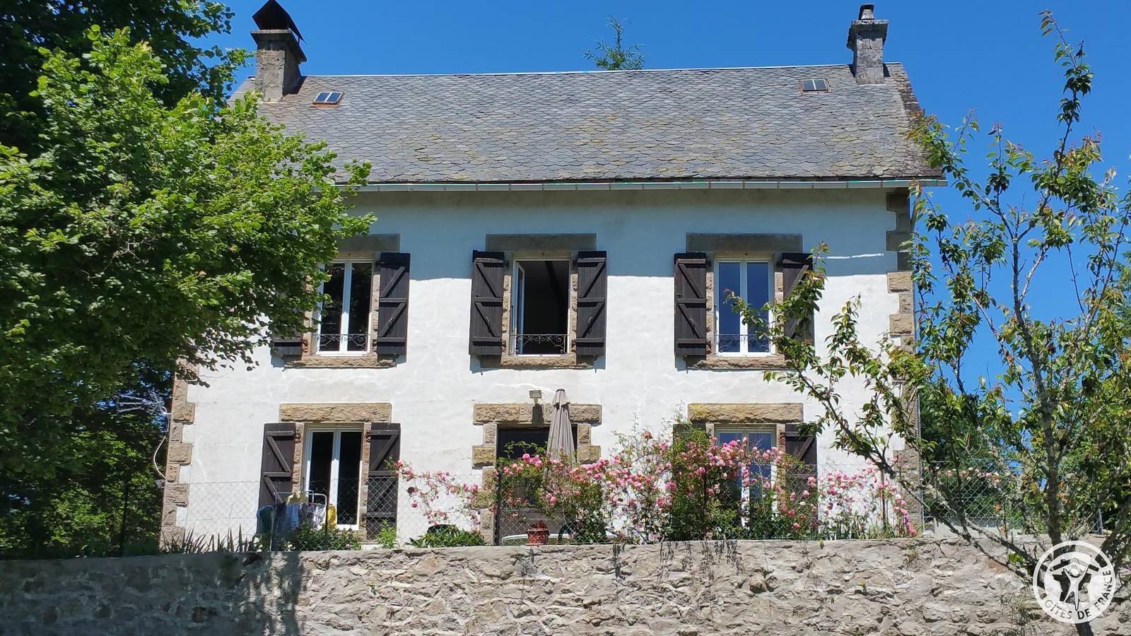 90m² Gite with Parking, TV, Pool & Garden near La Triouzoune in Ussel region