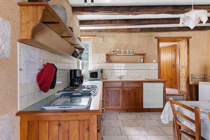 Gîte Le Refuge des Oiseaux: terraza compartida, jardín privado y Wi-Fi en Lusignan in Lusignan, Vienne