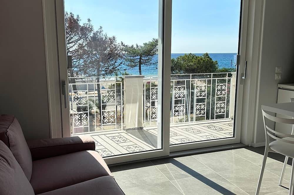 Appartement entier, Stunning New beach-front apartment in Gallico Marina, Reggio de Calabre