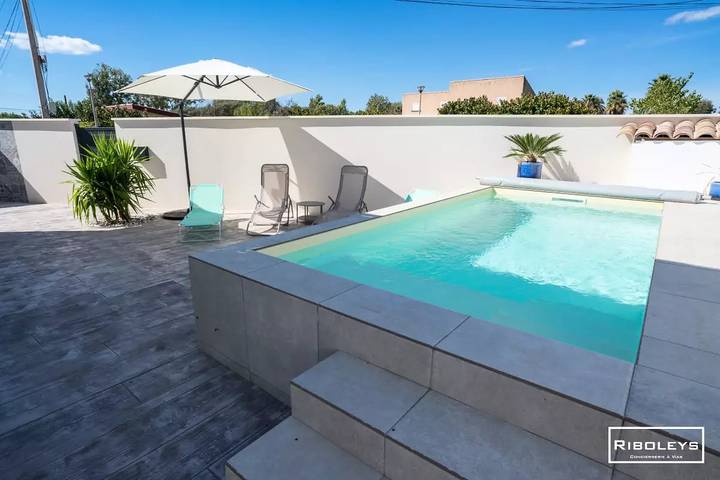 Location de vacances pour 10 personnes, avec piscine et jardin dans Plage de la Farinette - 3