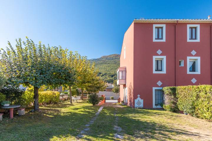 Casa de vacaciones para 6 personas, con jardín en Garrotxa
