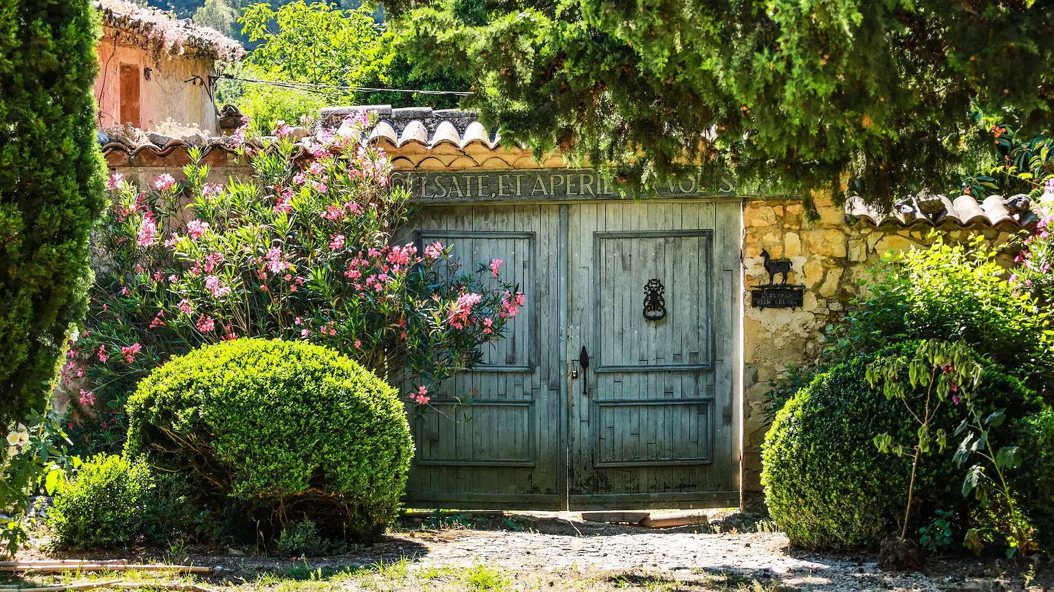 Apartamento entero, Casa pequeña - 2 adultos + 2 niños hasta 12 años + 1 bebé in Le Barroux, Parque natural regional del Mont Ventoux