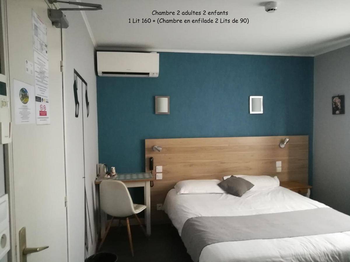 Double Room with Shower in Sainte-Verge, Deux-Sèvres