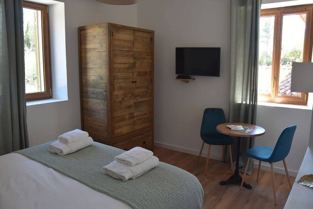 Chambre d'hôtes with swimming pool, jacuzzi, sauna and working in the vineyards  in La Cadière-d'Azur, Region de Toulon