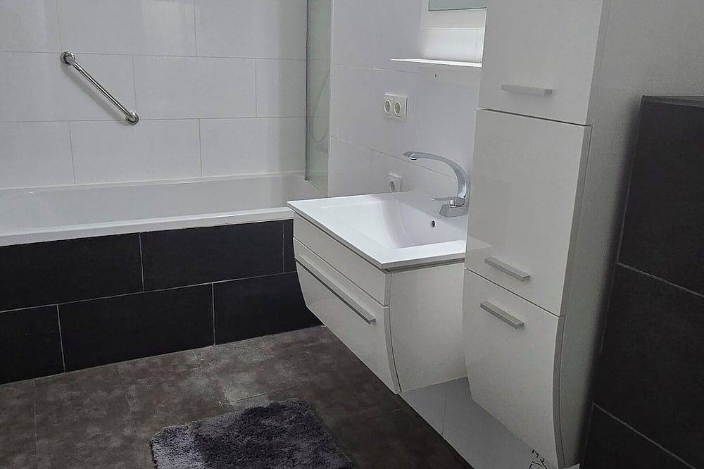 Entire apartment, Holiday apartment “Dream Time”: your ideal retreat in Neuss, Düsseldorf region