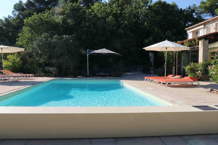 Gîte pour 8 personnes, avec piscine, animaux acceptés à Tourtour - 3