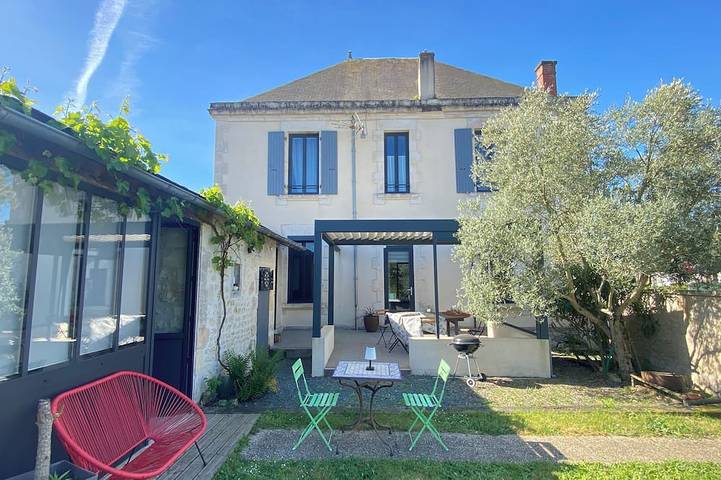 Location de vacances pour 8 personnes, avec jardin à Velluire