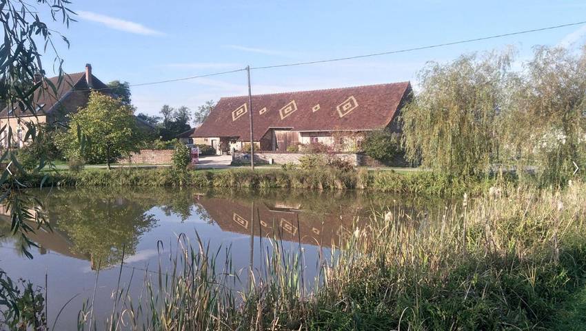 Cottage pour 2 personnes, avec terrasse et vue sur le lac dans Cosges