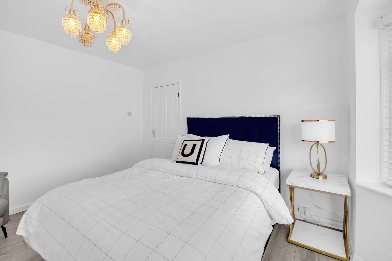 4 Bed - Sleeps 8 - Free Parking - Garden in Barking and Dagenham, London