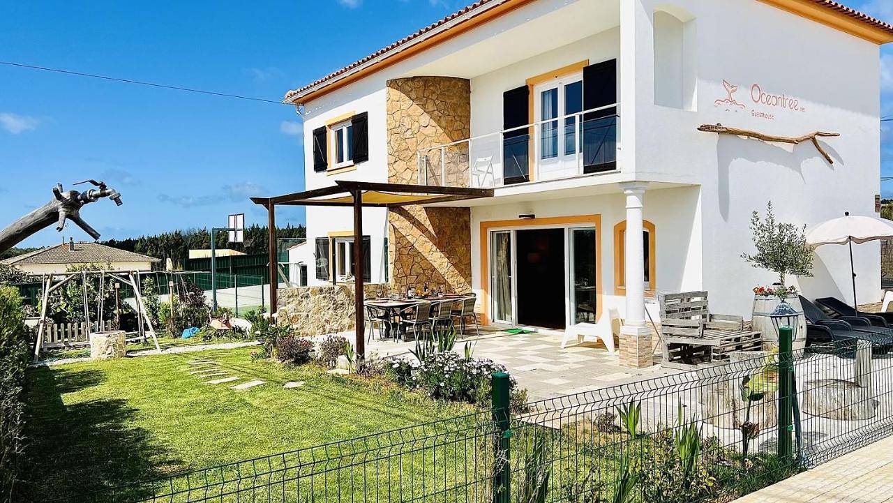 Four-Bedroom House in Atouguia da Baleia, Leiria District