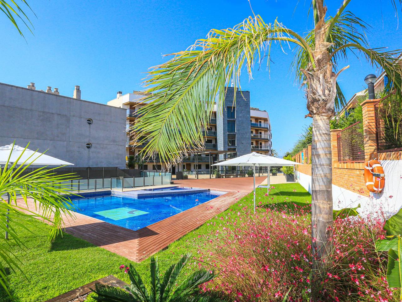 Entire apartment, Seafront Apartment with Terrace and Pool in Cambrils in Cambrils, Costa Dorada