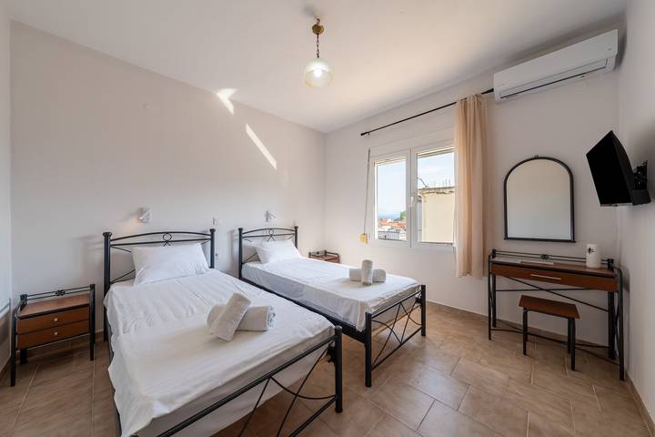 Apartment for 4 people, with balcony and garden in Kavos