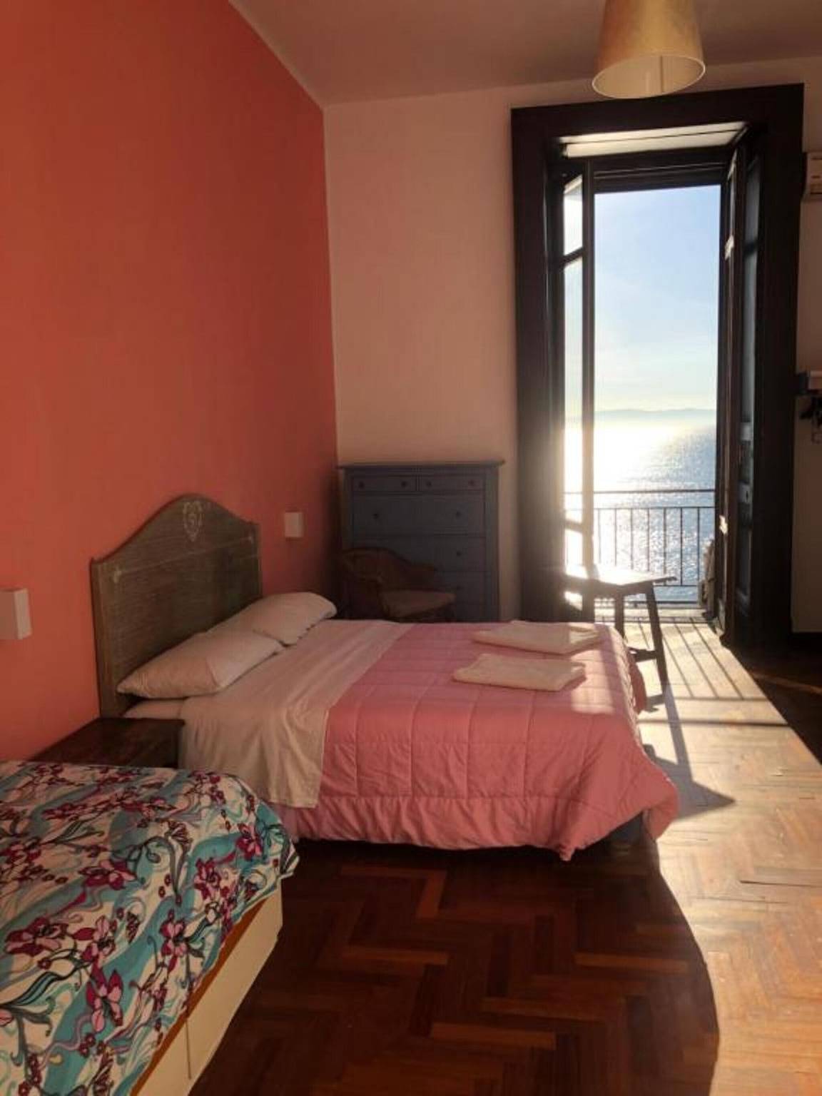 Bed and Breakfast 'Camera La Regina Del Mare' with Balcony, Wi-Fi and Air Conditioning in Naples, Naples Province