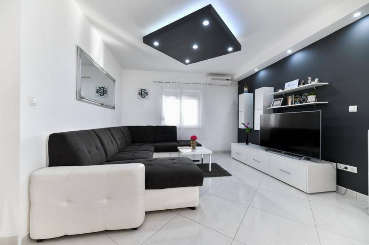 Villa für 10 Personen, mit Terrasse und Kinderpool sowie Garten in Dalmatien - 4