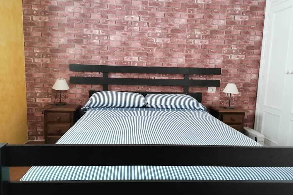 Chalet abades parte arriba 2 habitaciones 1 baño in Abades, Arico