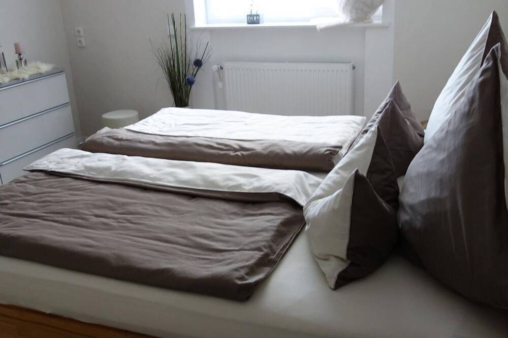 Ganze Wohnung, Ferienwohnung Thull - 4-Bett-Ferienwohnung mit Dusche und Bad/Wc in Oberstadtfeld, Vulkaneifel