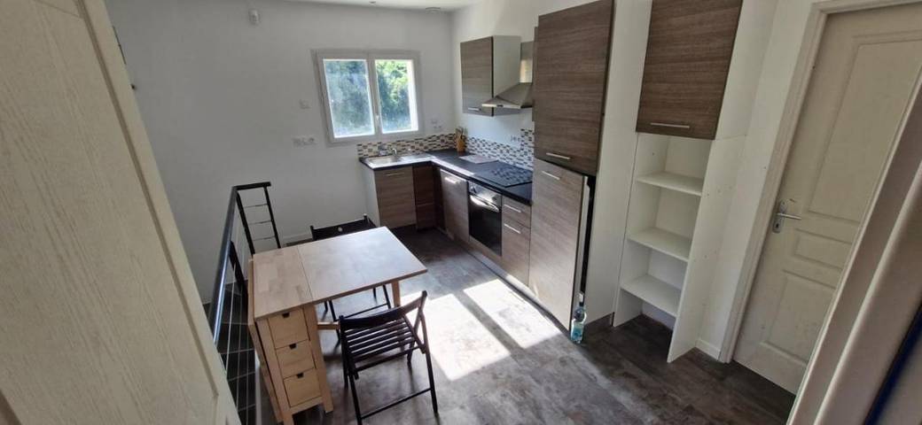 Gîte pour 3 personnes, avec piscine et terrasse ainsi que jardin et vue, animaux acceptés à Aubres
