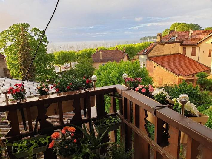 Ferienhaus für 8 Personen, mit Balkon und Terrasse sowie Seeblick und Ausblick