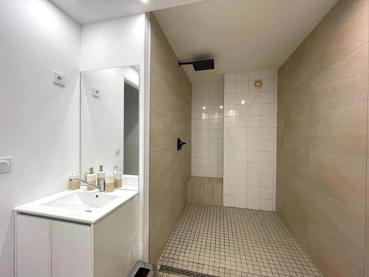 Appartement entier, Agréable 2 chambres avec Parking Proche Orly et T12 in Morangis, Essonne