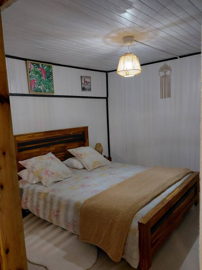 Studio entier, Appartement « Les Saules » avec vue sur le lac, balcon et Wi-Fi in Cilaos, Île de la Réunion