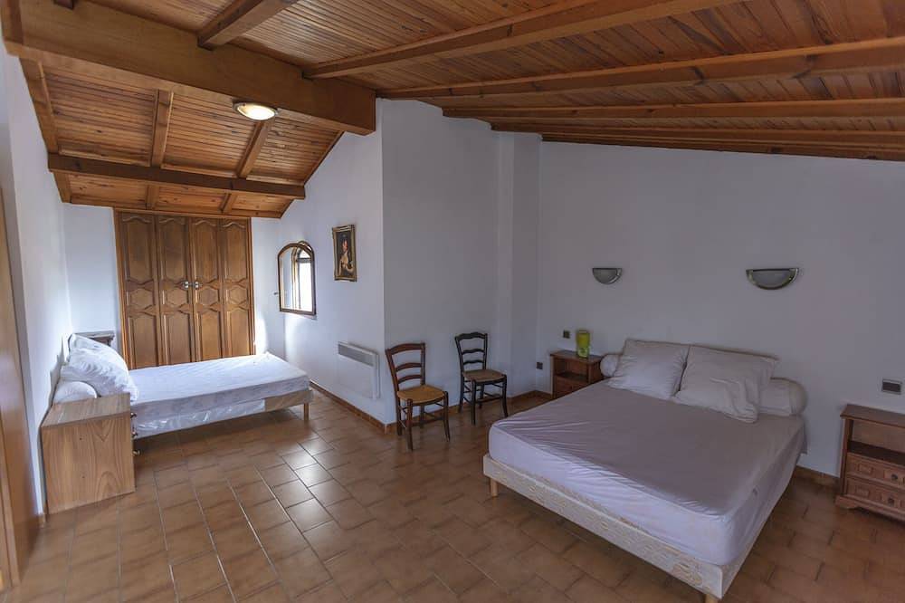 Casa Maredda with private pool and 6000m garden in Peri, Ajaccio und Umgebung