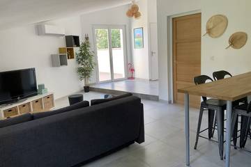 Gîte pour 4 personnes, avec jardin et terrasse, animaux acceptés dans Plage Font Brun Carqueiranne