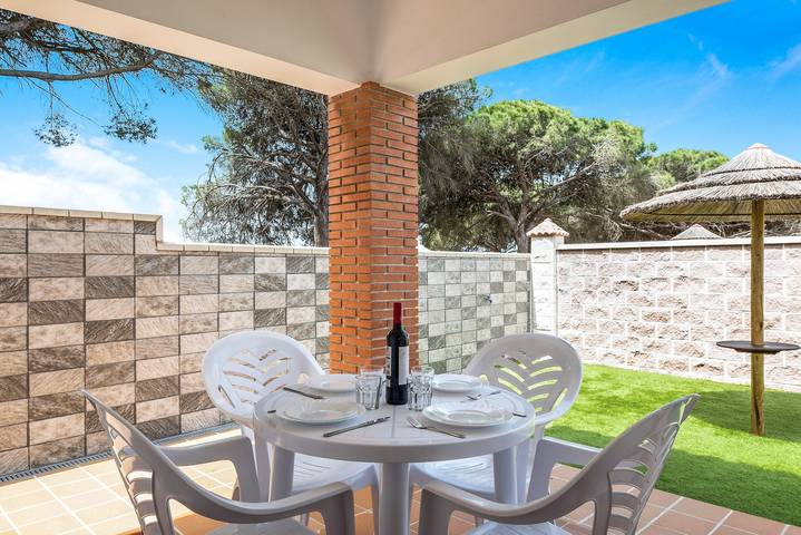 Casa Torre de Meca 3 avec piscine partagée, terrasse et jardin in Los Caños de Meca, Barbate