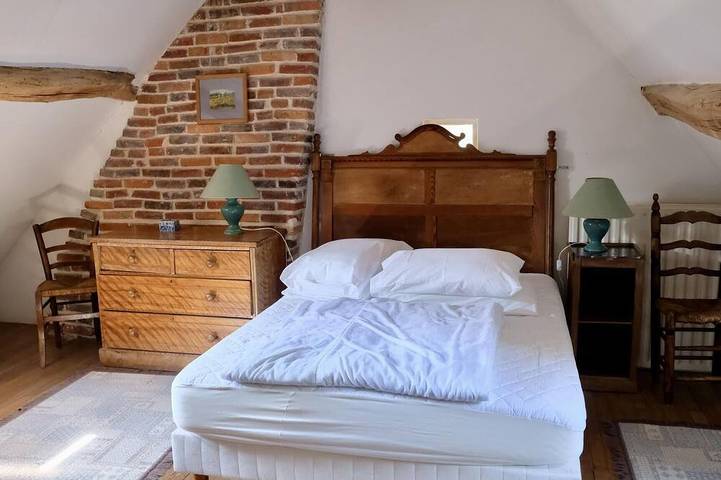 Ancienne ferme convertie avec 5 chambres, piscine, court de tennis, Loire region in Prunay-Cassereau, Vallée de la Loire