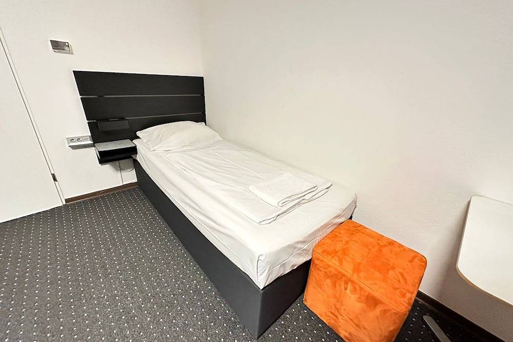 Entire apartment, Apartment Offenbach am Main / 15 min from Frankfurt Airport in Offenbach am Main, Offenbach